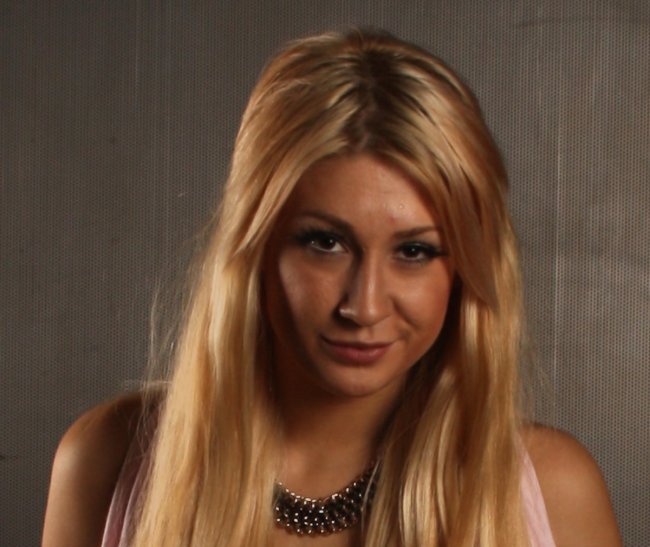 ../previews/002-nicole-portrett.jpg.medium.jpeg